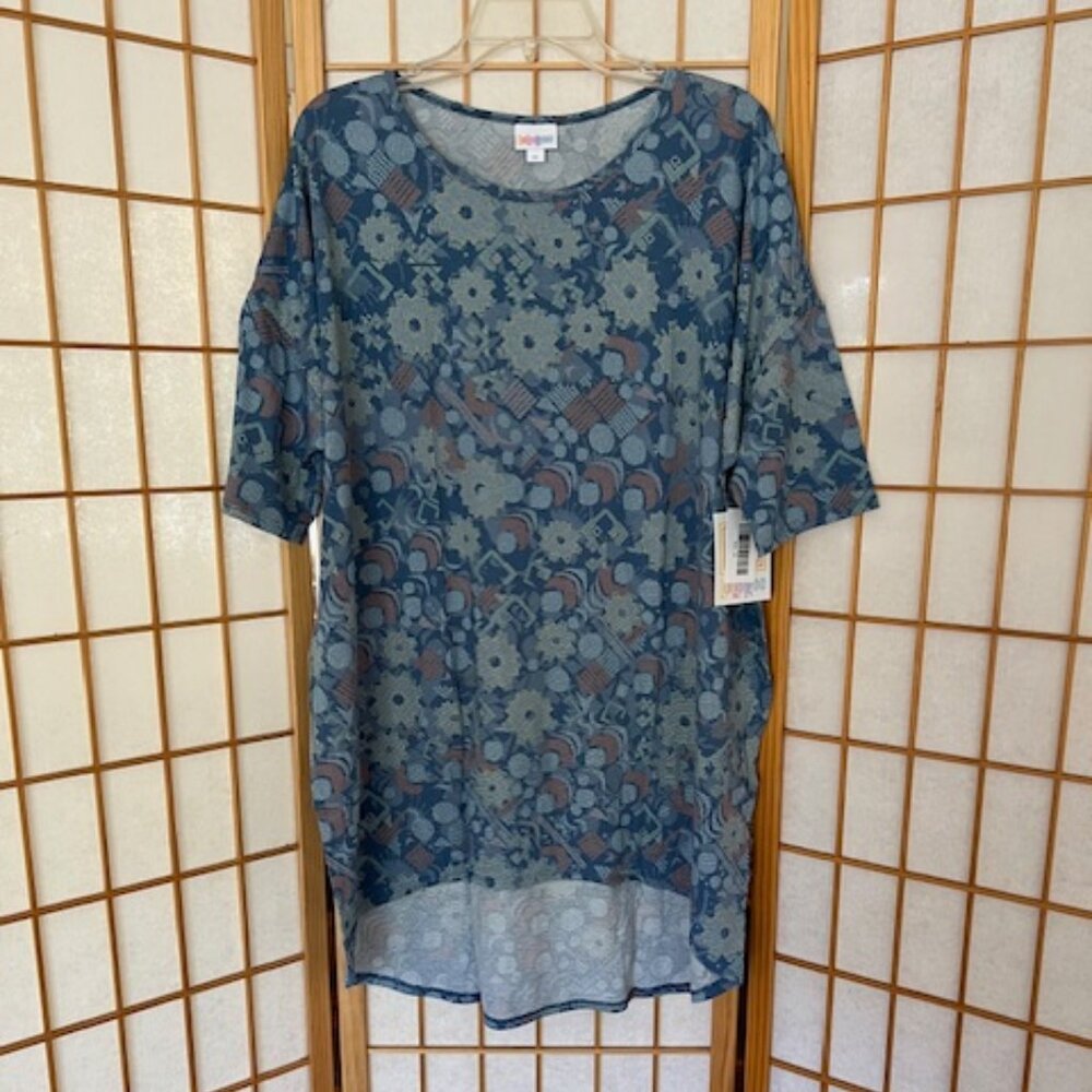 LuLaRoe Shirt. Irma. XL. Blue